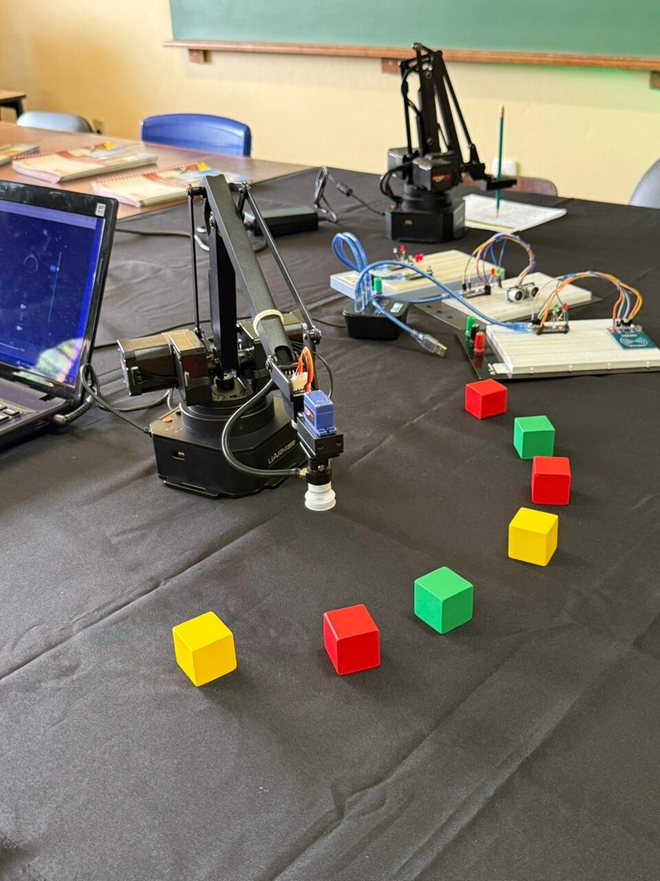 projeto-pioneiro-curso-de-robotica-leva-inovacao-a-alunos-da-escola-12-de-maio