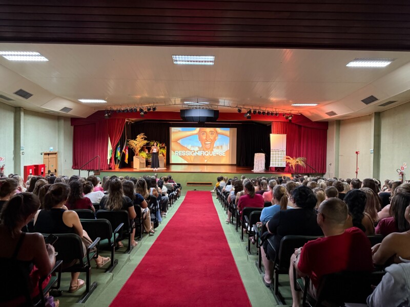 ressignificar-inspirar-e-transformar-alice-bastos-neves-inspira-educadores-com-coragem-e-proposito