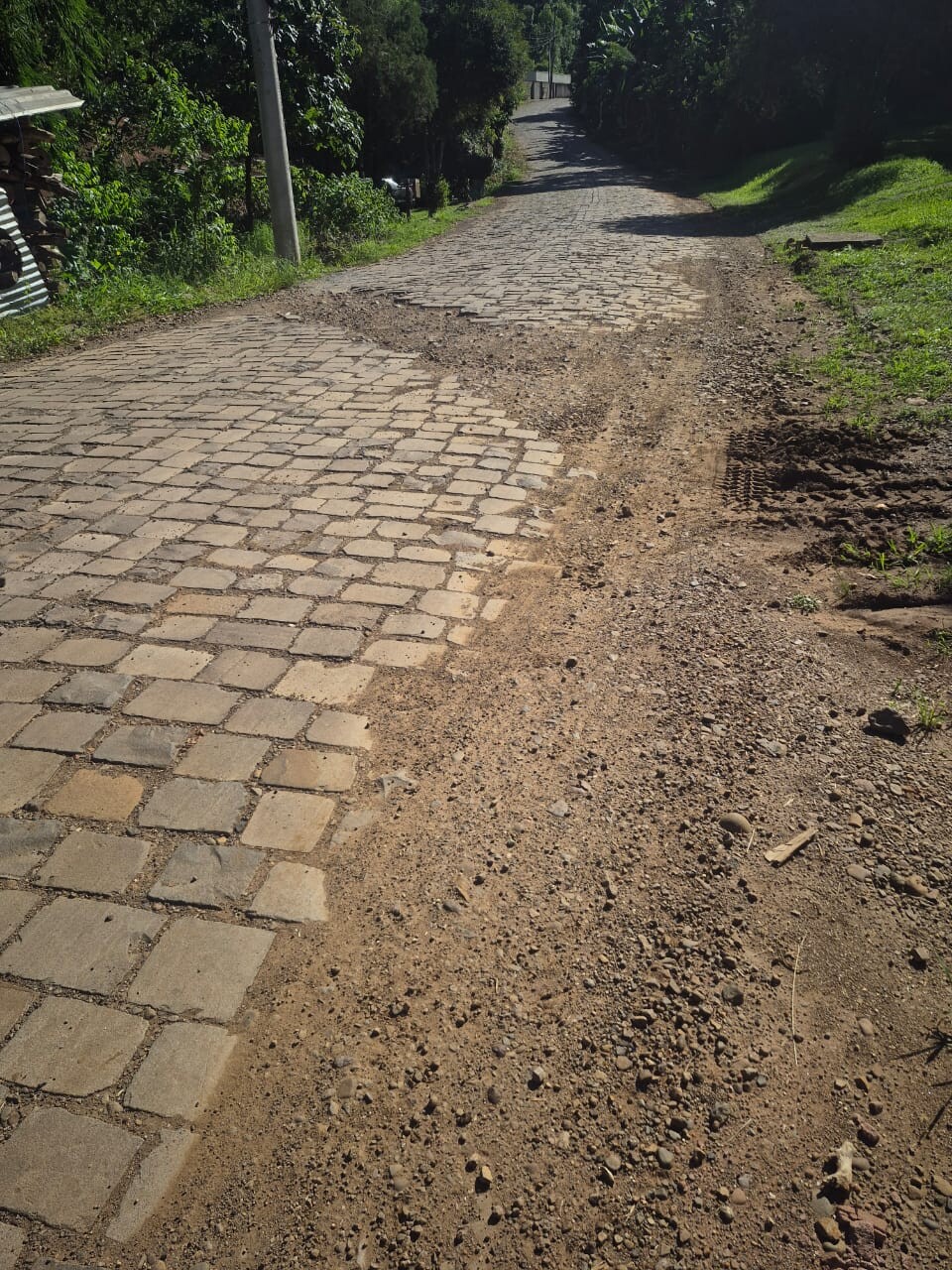 diferentes-frentes-de-trabalho-reforcam-melhorias-em-estradas-do-interior