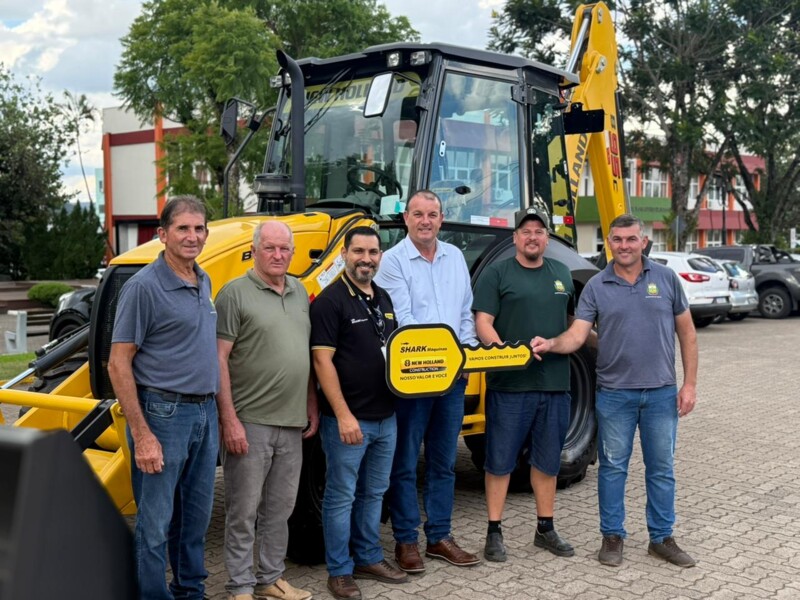 mais-agilidade-nos-servicos-nova-retroescavadeira-e-entregue