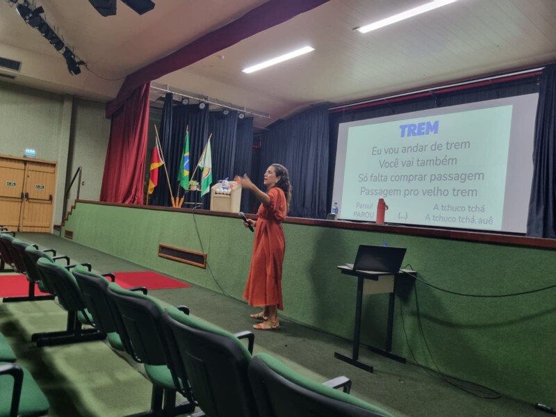 formacao-destaca-o-uso-da-musica-e-do-brincar-na-educacao-infantil