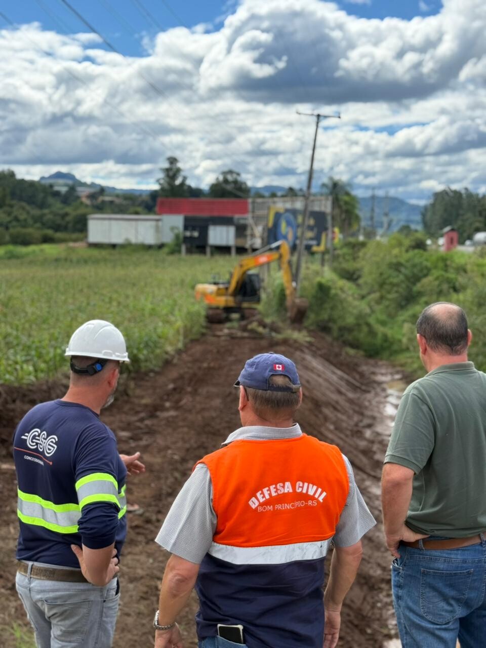 acao-preventiva-desobstrucao-melhora-drenagem-as-margens-da-ers-122