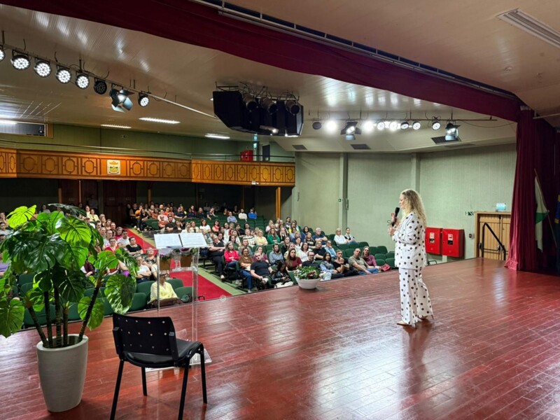 quando-a-vida-pede-colo-promove-reflexoes-sobre-cuidado-relacoes-e-proposito